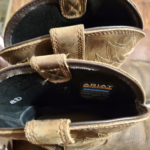 Gently used Ariat boots. Size 8D - Picture 5 of 6